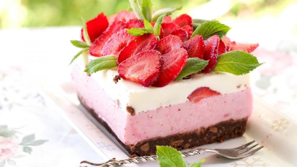 用草莓的空气蛋糕