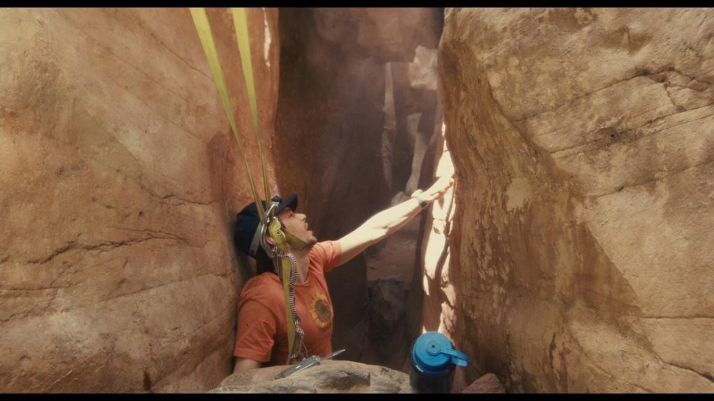 石术学家夹在岩石中
