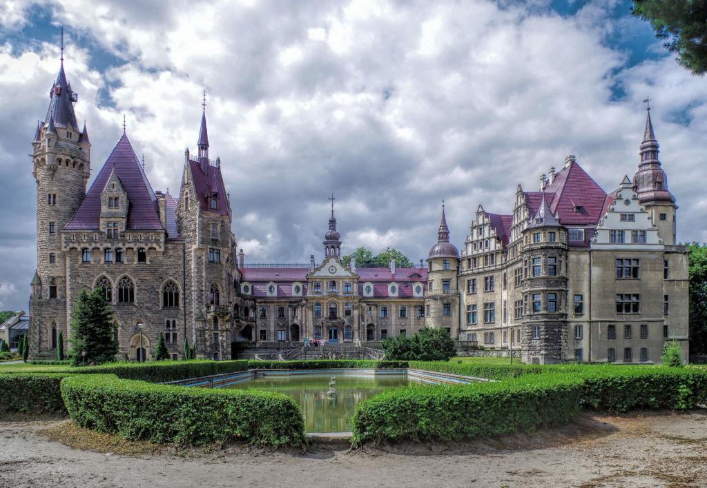 美丽的老Moshno城堡，波兰