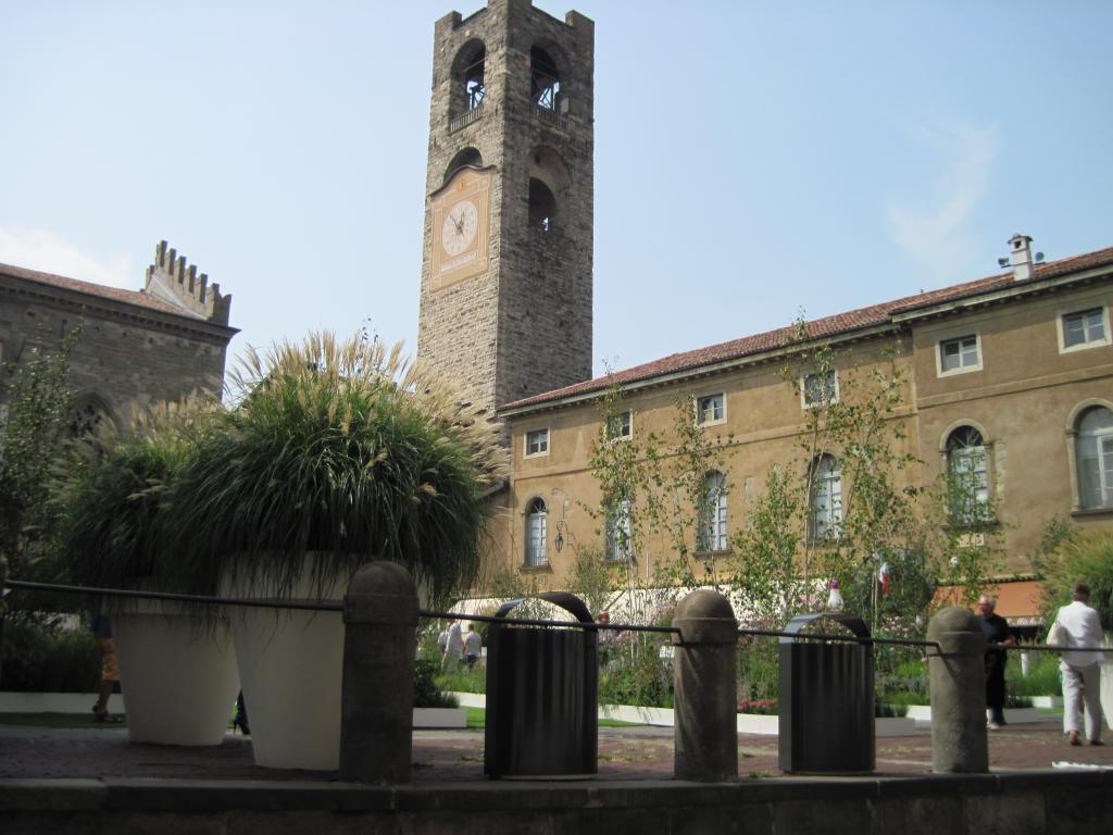 钟楼在贝加莫，意大利