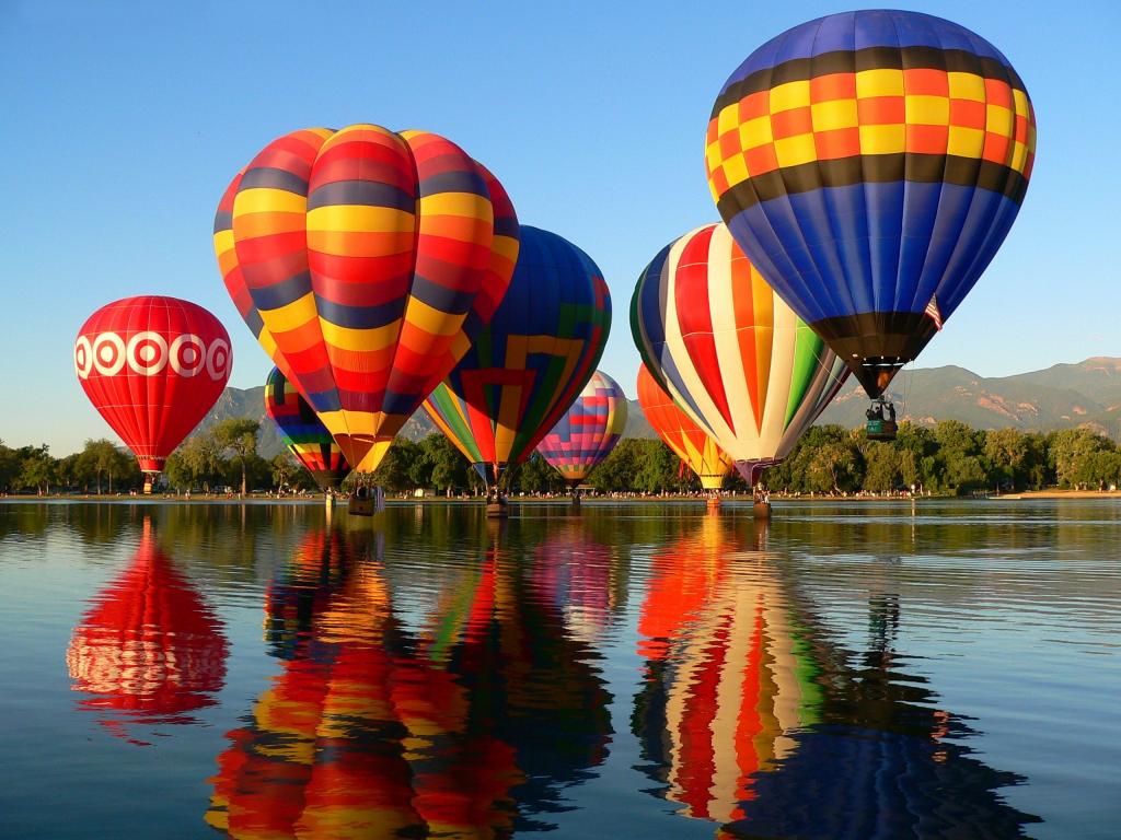 在湖上，科罗拉多州美国的气球