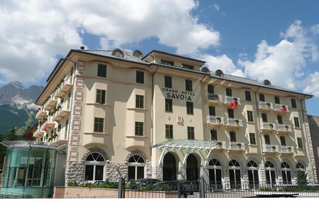 Hotel Savoy酒店位于意大利Cortina d'Ampezzo滑雪胜地