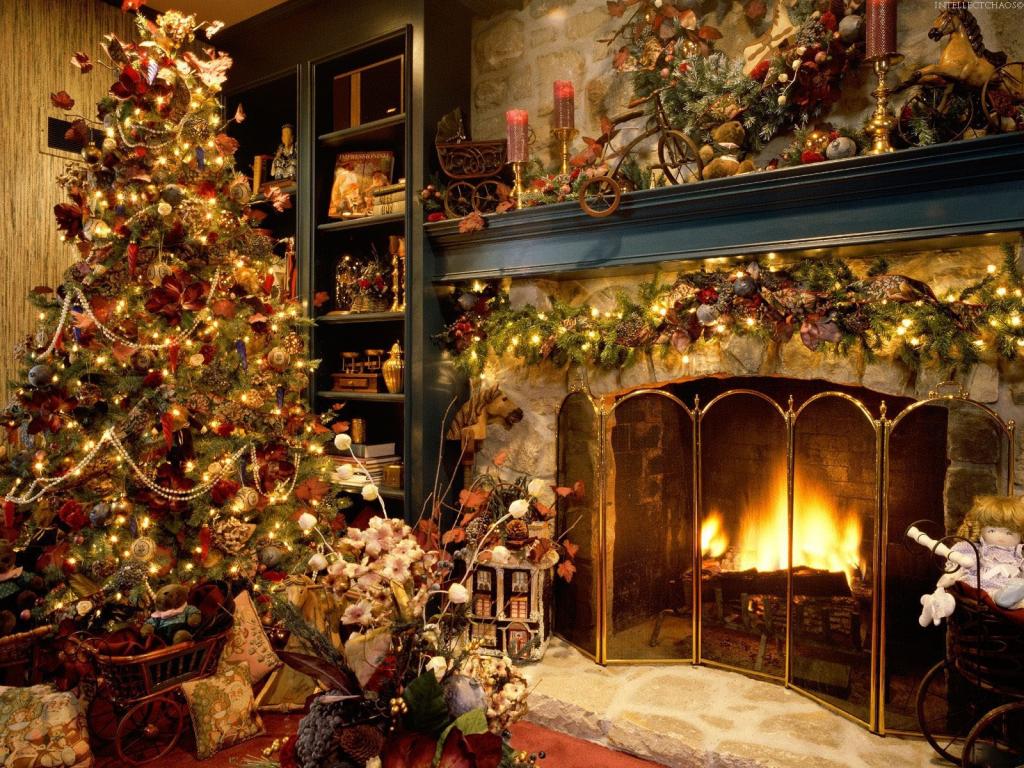 在壁炉旁的圣诞树圣诞节
