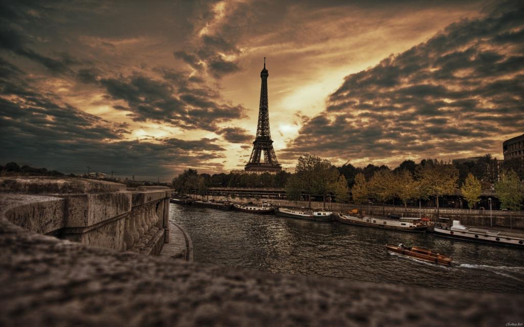 在巴黎河的堤防