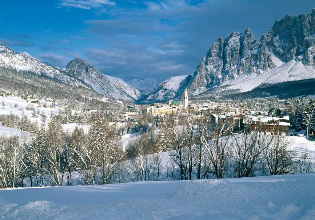 科尔蒂纳丹佩佐，意大利滑雪胜地的冬季景观