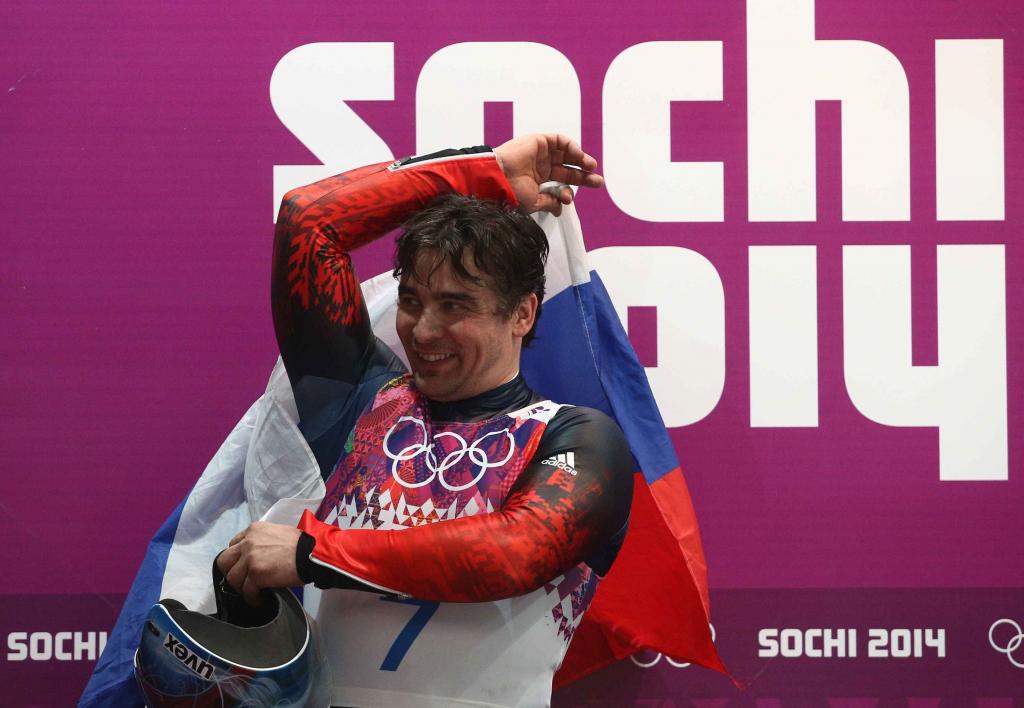 阿尔伯特·德米琴科俄罗斯雪橇在索契两枚银牌的老板