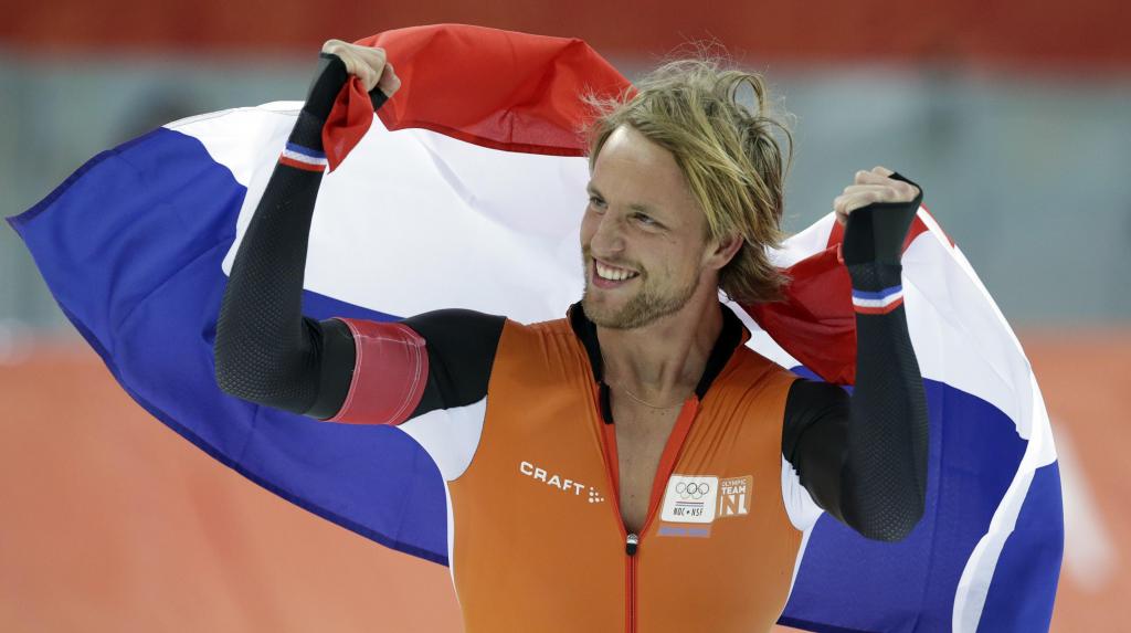 米歇尔·穆尔德荷兰滑冰运动员持有金牌和铜牌