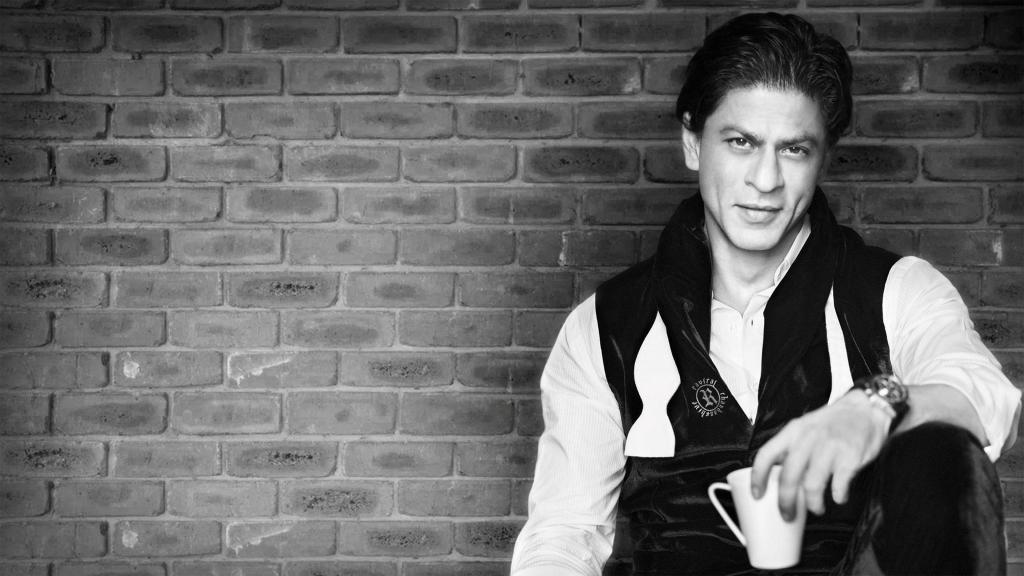受欢迎的印度演员沙赫鲁汗在黑白照片