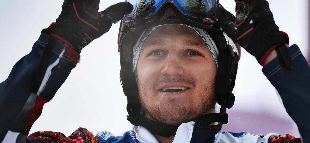 来自俄罗斯的滑雪板运动员Nikolai Olyunin的银牌