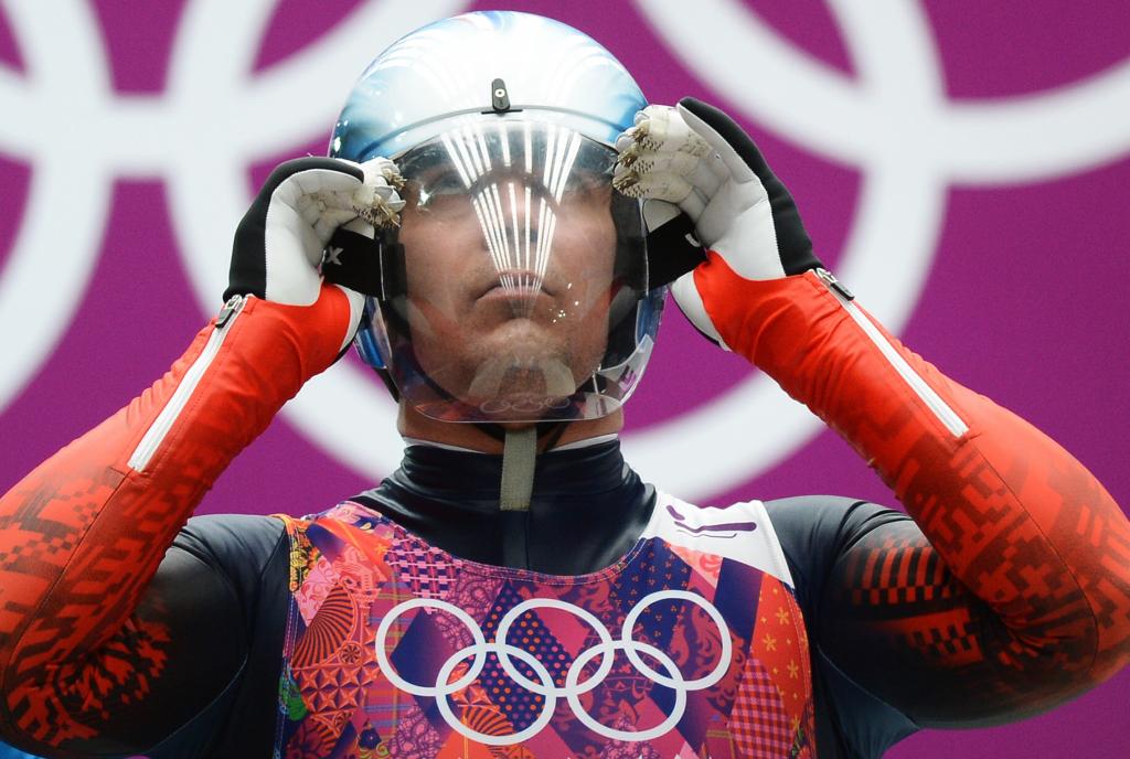 雪橇学科两枚银牌的主人阿尔伯特·德米琴科在索契奥运会上表演