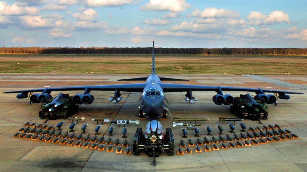 军用飞机B-52