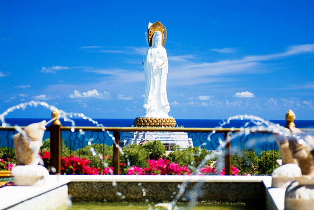 上帝的雕像Samet海岛，泰国岸的