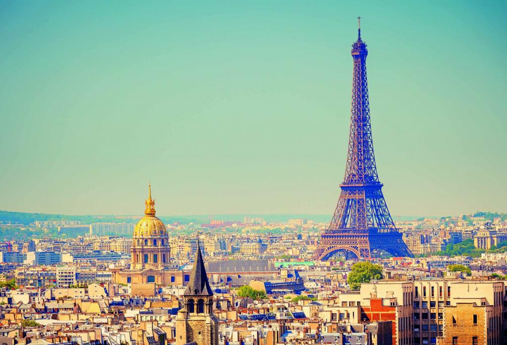 艾菲尔铁塔在法国巴黎