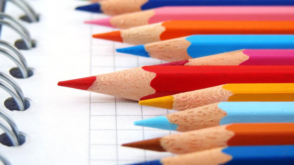 彩色铅笔在笔记本上