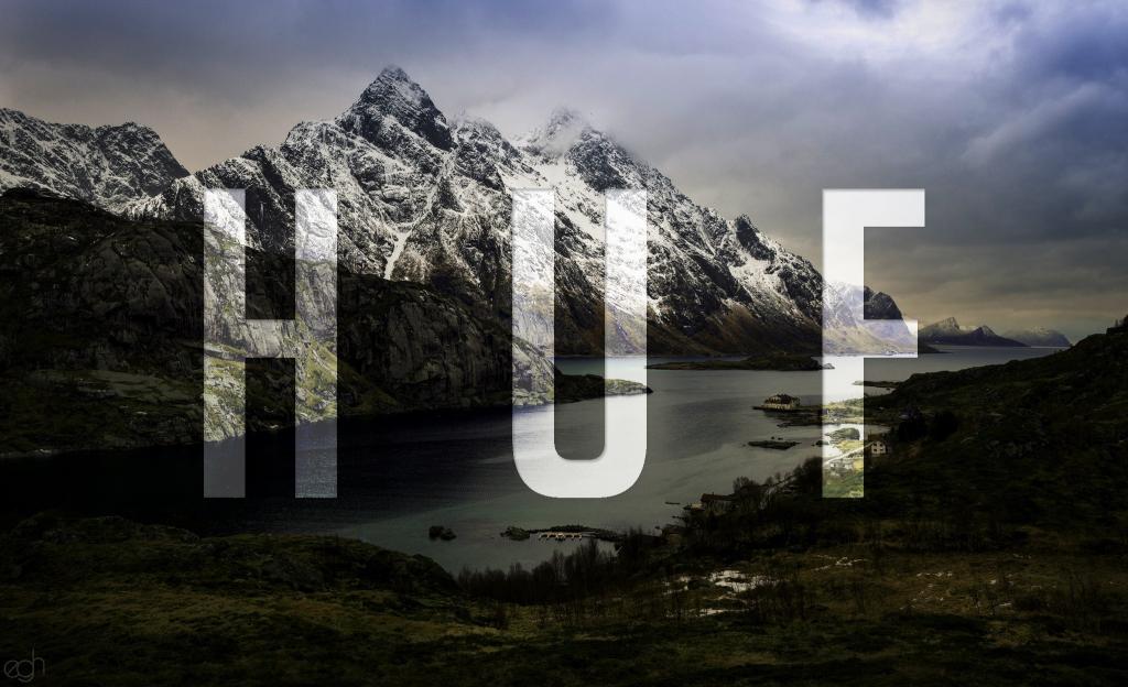 题字HUF在山和河的背景