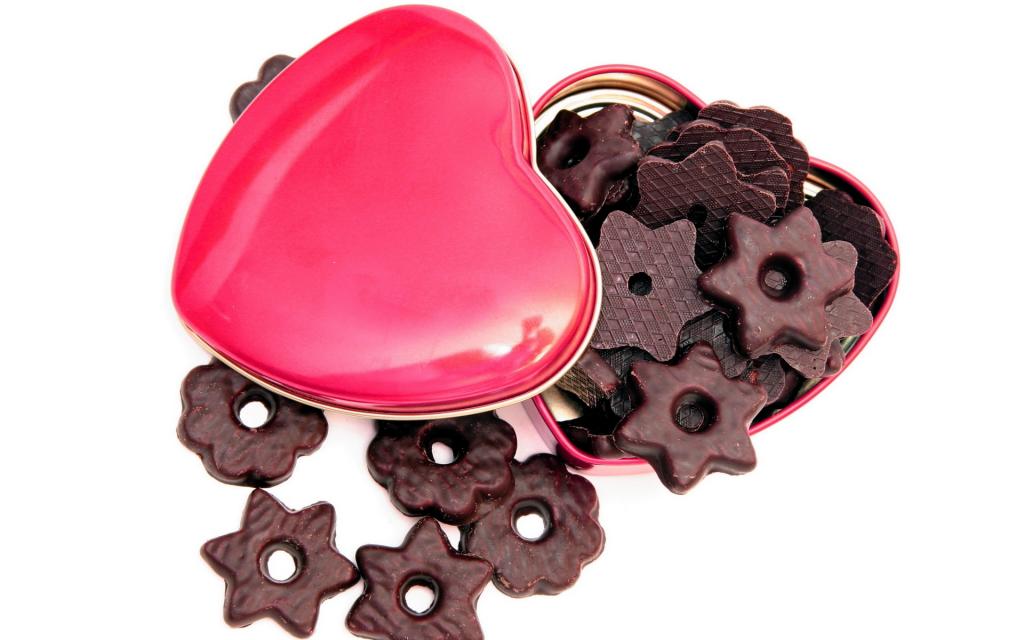 巧克力饼干粉红色的盒子中的一颗心的形状