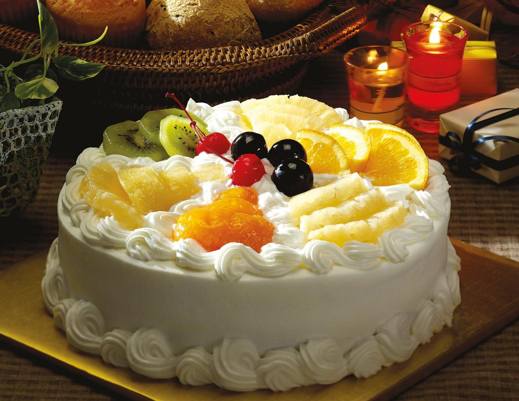 白色水果蛋糕