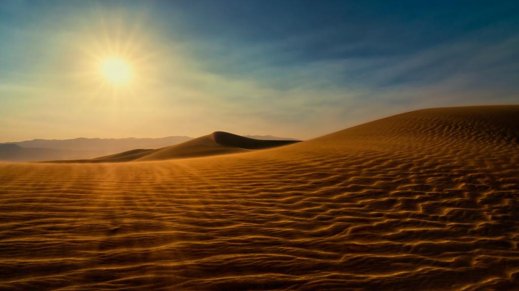 在死亡谷的沙丘落日