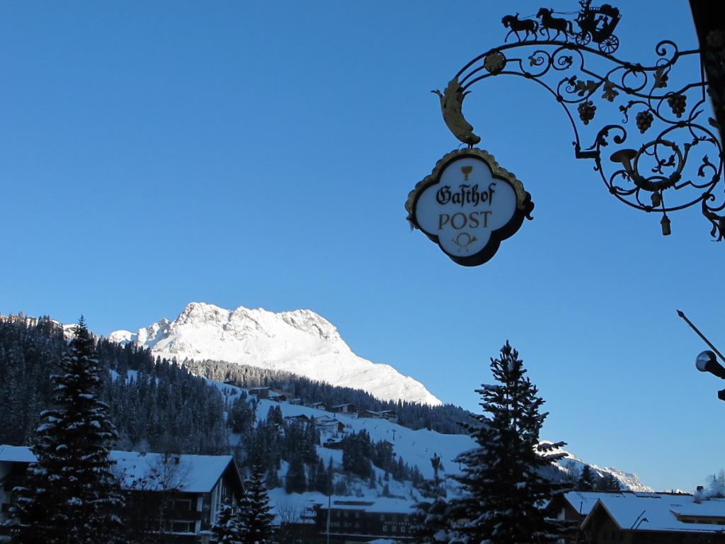 奥地利莱赫滑雪胜地的标志