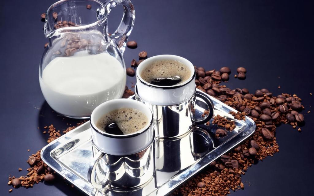 黑咖啡和牛奶