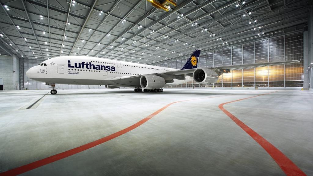 空中客车A380汉莎航空公司在飞机棚