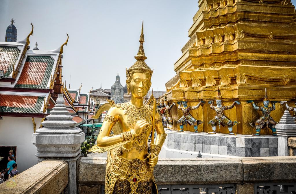 在曼谷，泰国的金色雕像