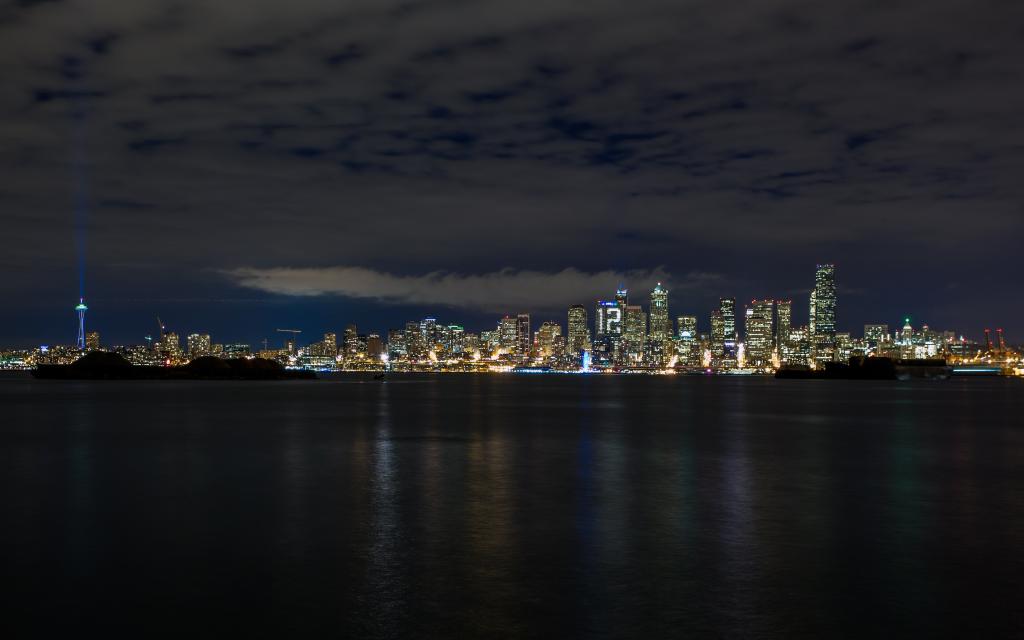 西雅图在晚上，美国