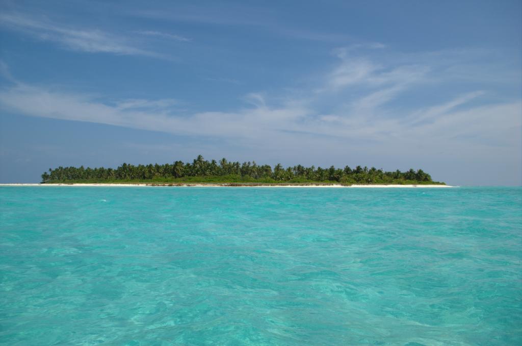 安达曼群岛的碧蓝的水