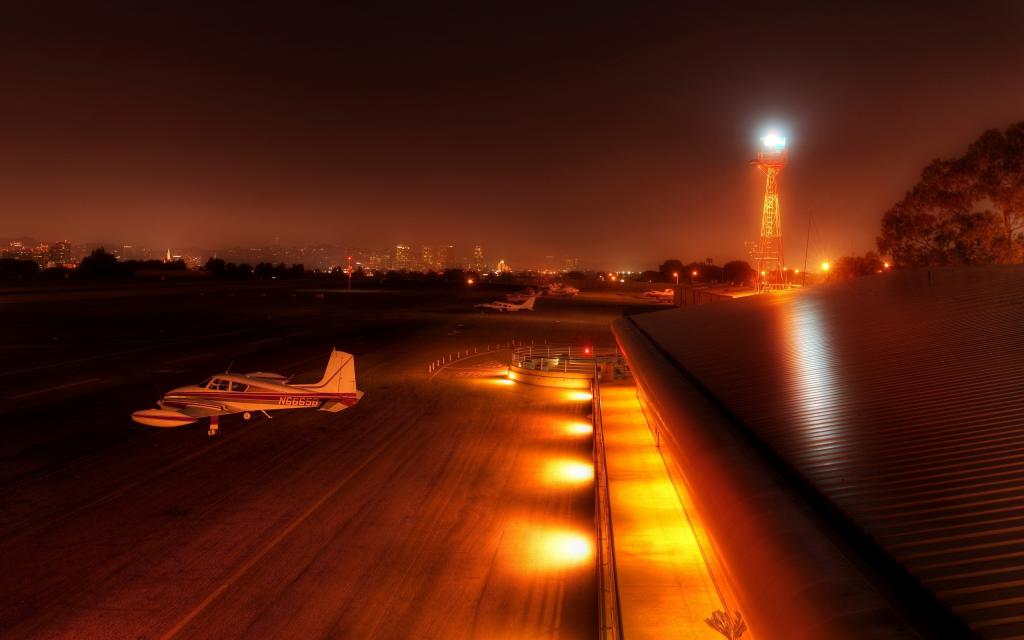 夜间机场