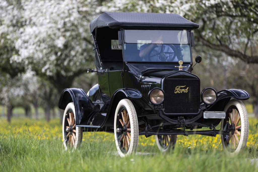 黑色复古车福特模型T，1923年