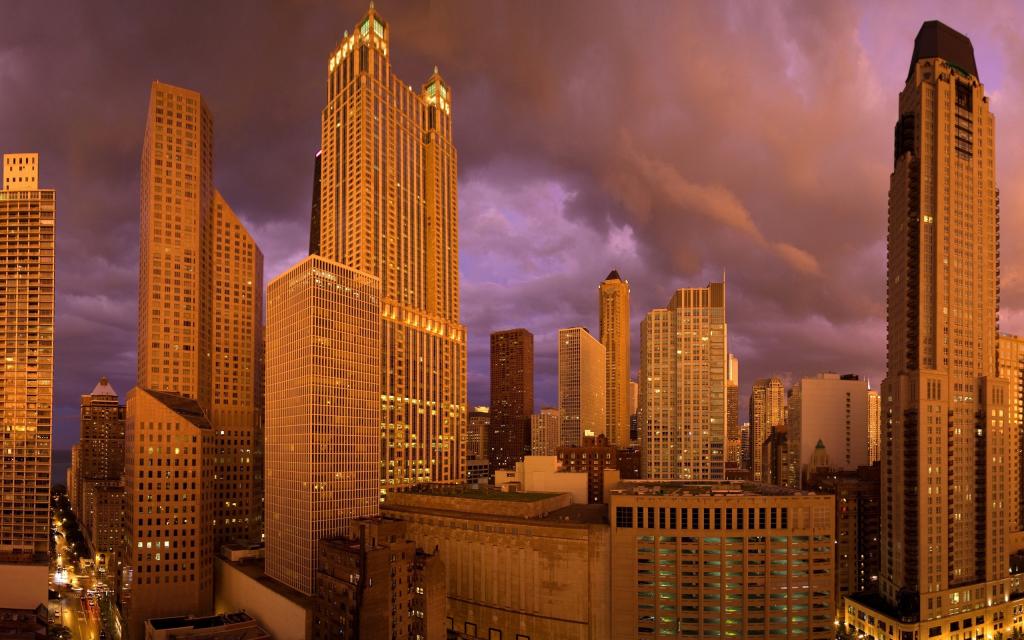 芝加哥摩天大楼的橙色照明