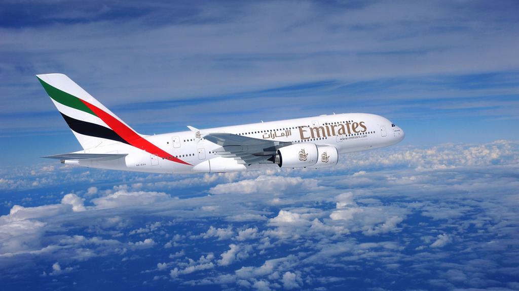 空中客车A380航空公司在云彩上的酋长管辖区飞行