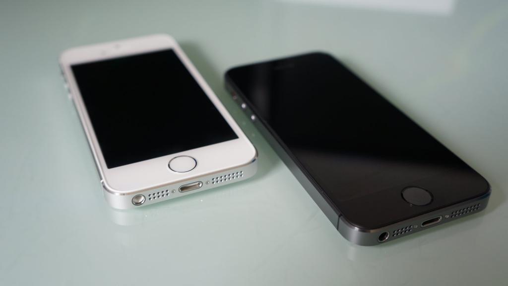 新的Iphone 5S，白色和空间灰色