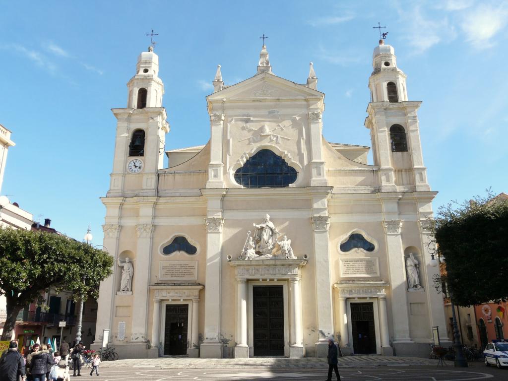 在手段的大教堂在彼得拉·利古雷，意大利