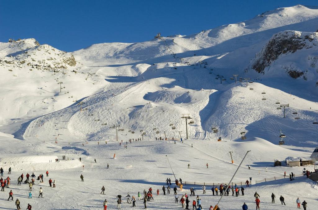 在伊施格尔，奥地利滑雪胜地的滑雪道