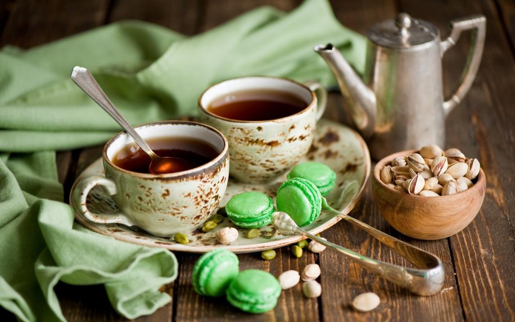 茶与开心果和绿色饼干