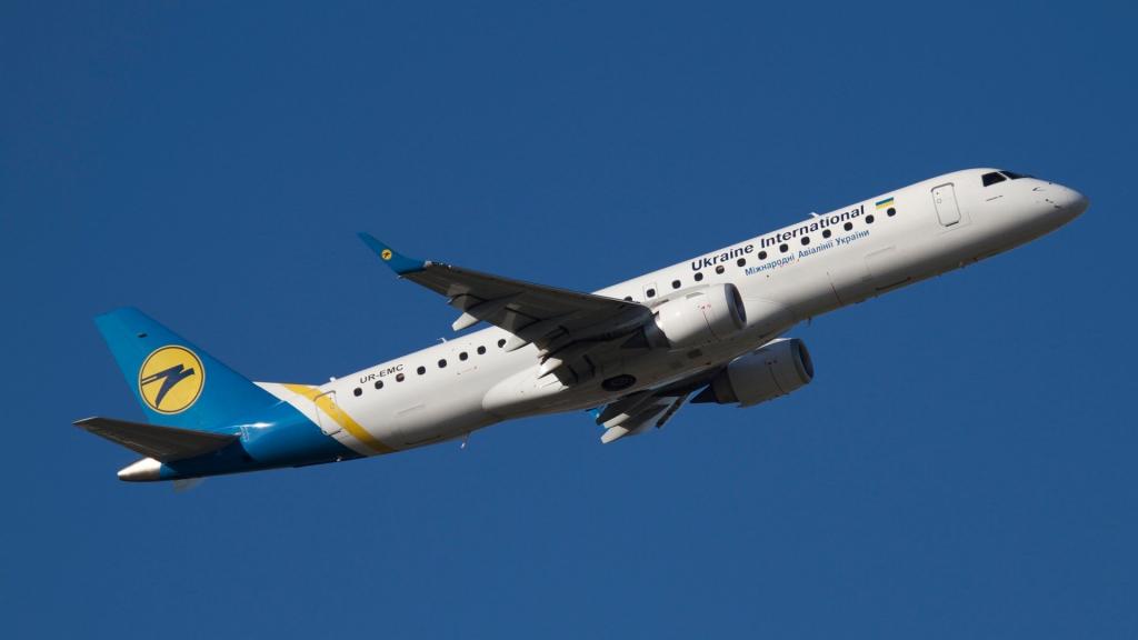 乌克兰航空公司的Embraer起飞