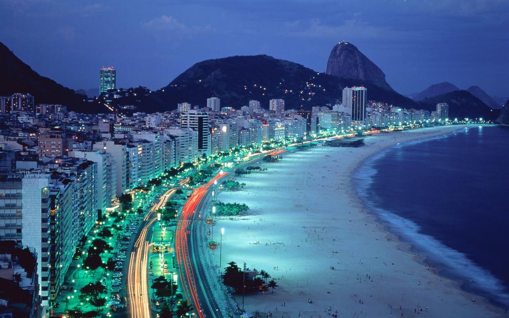 在巴西的夜晚城市海滩
