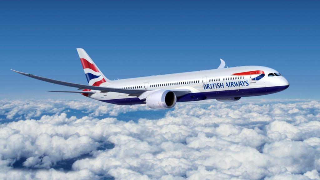 英国航空公司的波音777飞机飞过云层