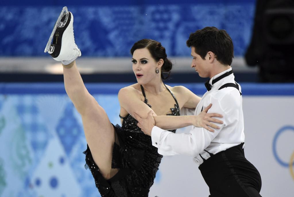 加拿大花式滑冰运动员Tessa Virchu和Scott Moir在索契获得两枚银牌