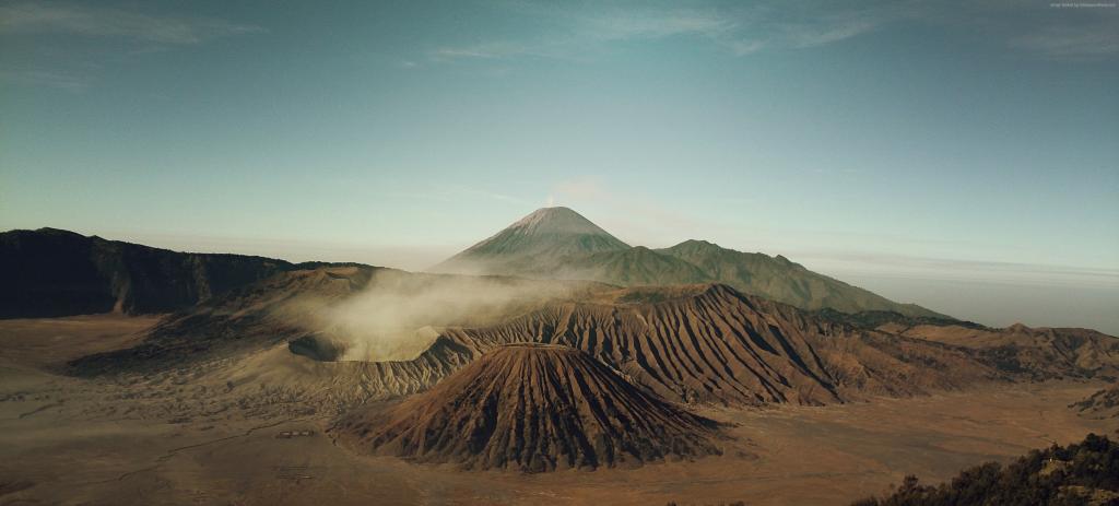 印度尼西亚婆罗摩火山的火山口