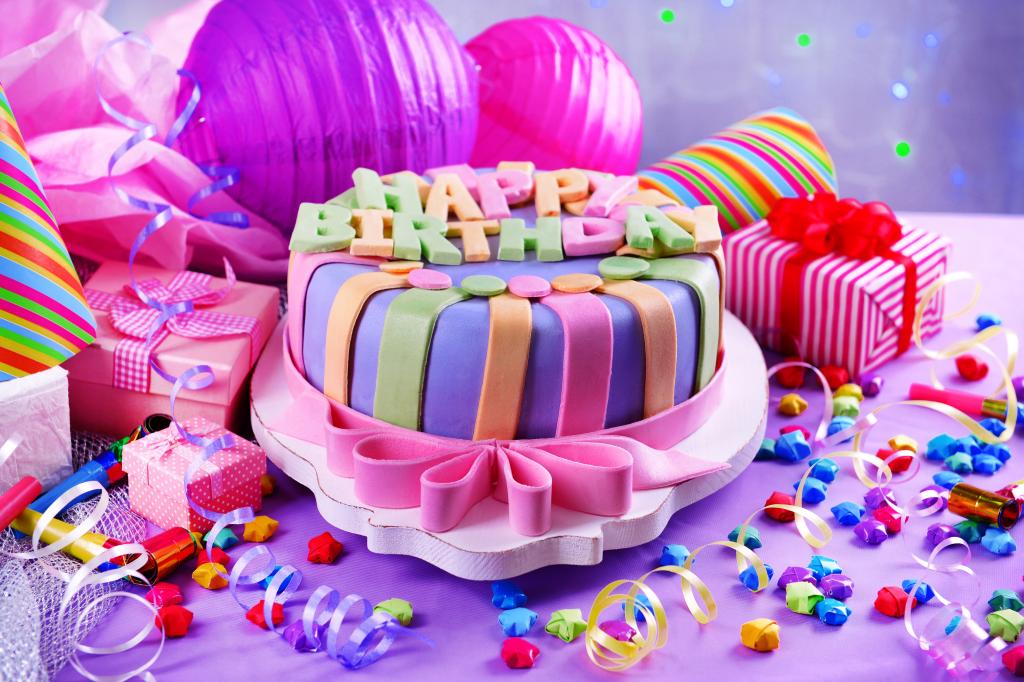 多彩多姿的蛋糕和装饰生日