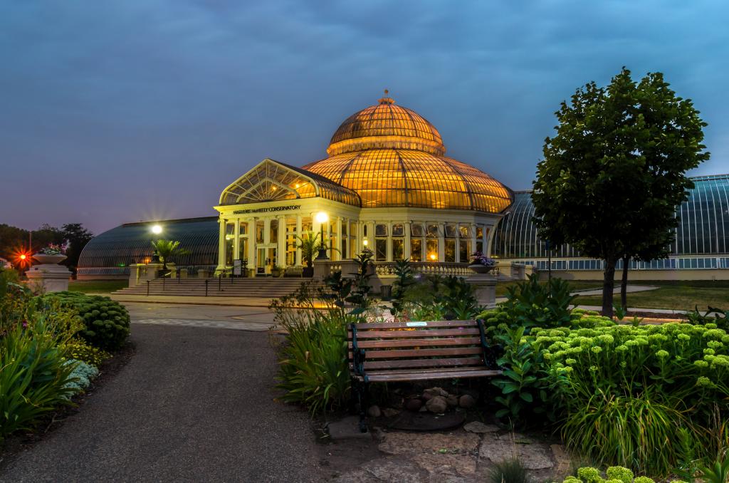 明尼苏达州Marjorie McNeely音乐学院的植物园。