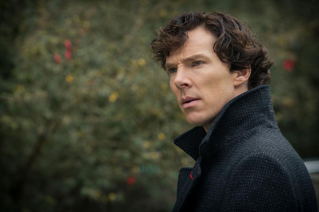 Sherlock沉思的样子