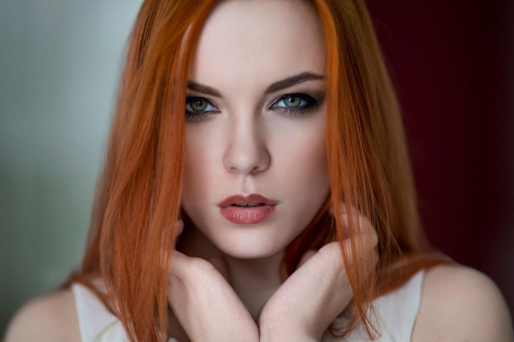 红色模特，摄影师Zara Axeronias