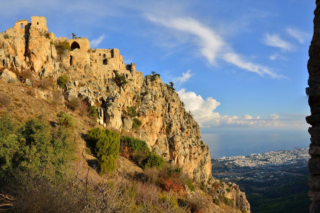 圣Hilarion，北部塞浦路斯城堡的壮观的看法