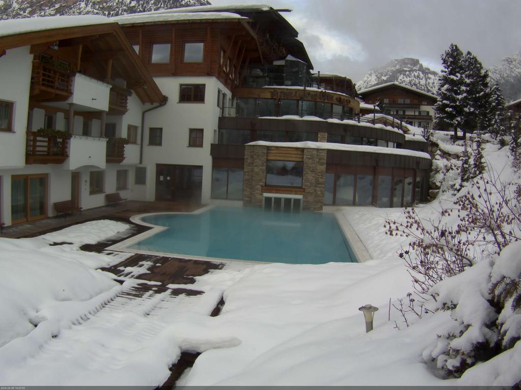 意大利Selva滑雪胜地的温水游泳池