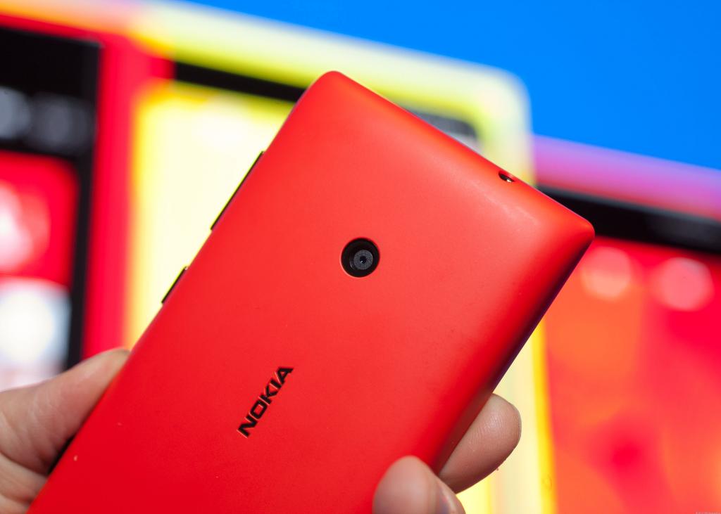 诺基亚Lumia 520，红色