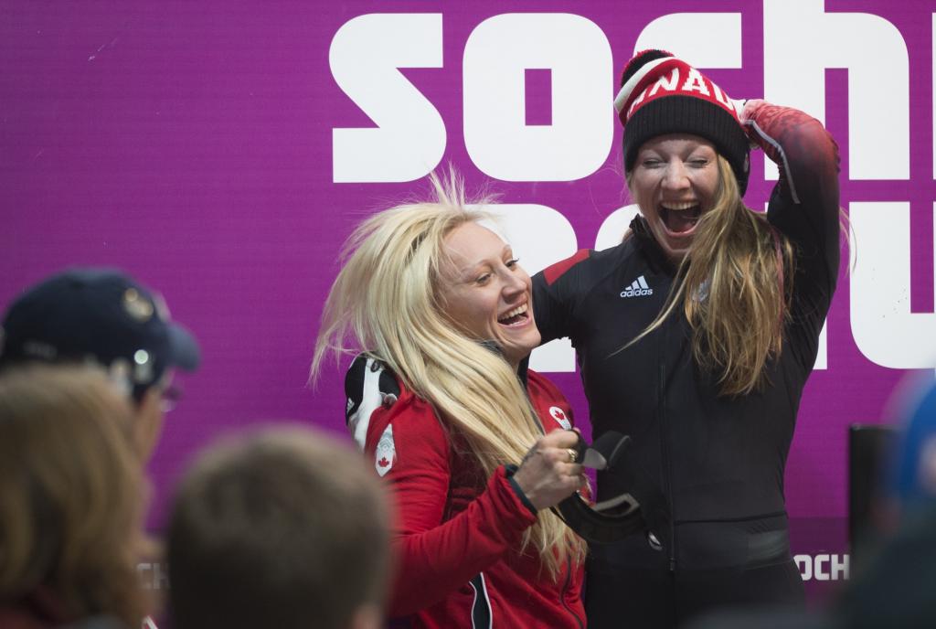 金牌得主加拿大雪橇凯莉·汉弗里斯在索契奥运会上