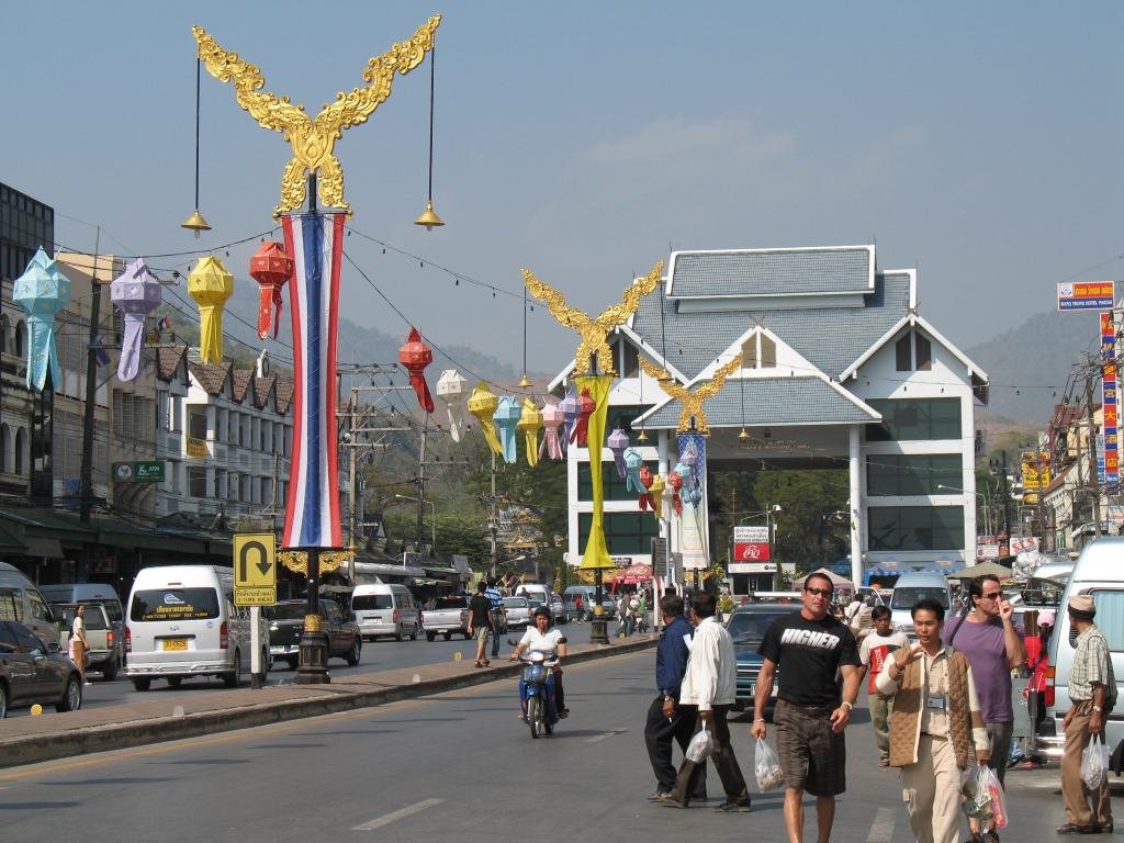 在泰国清莱的城市街道上
